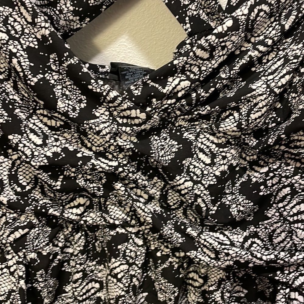 Torrid Womans black and white patterned top - Picture 4 of 13